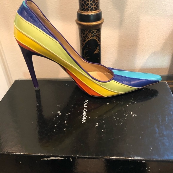 Dolce and Gabbana High Heels 4 in size 7 1/2 m Pre owned fantastic condition. - Picture 8 of 10